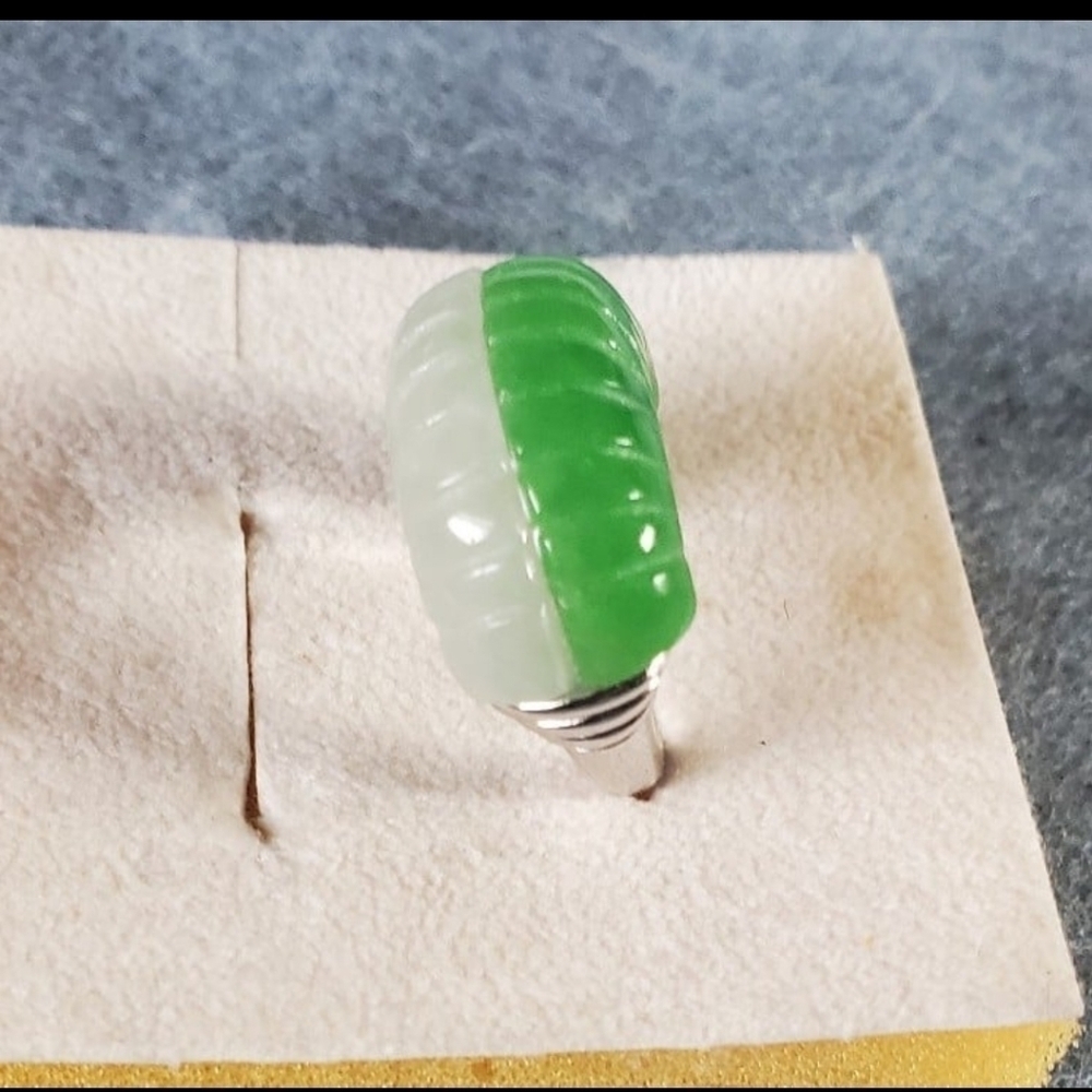 Green & White Jade Layered Half Dome Circle Ring Rhodium Plating - Picture 8 of 9